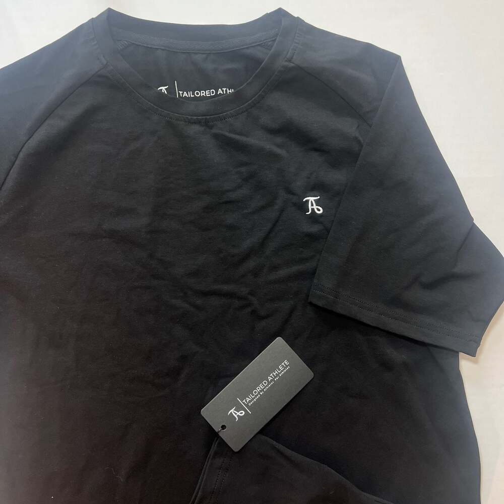 NWT Tailored Athlete Essential T-Shirt in Black Large